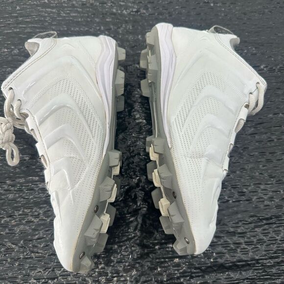 BOYS FOOTBALL CLEATS - Picture 4 of 5